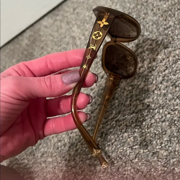 Authentic Louis Vuitton sunglasses - Picture 9 of 13